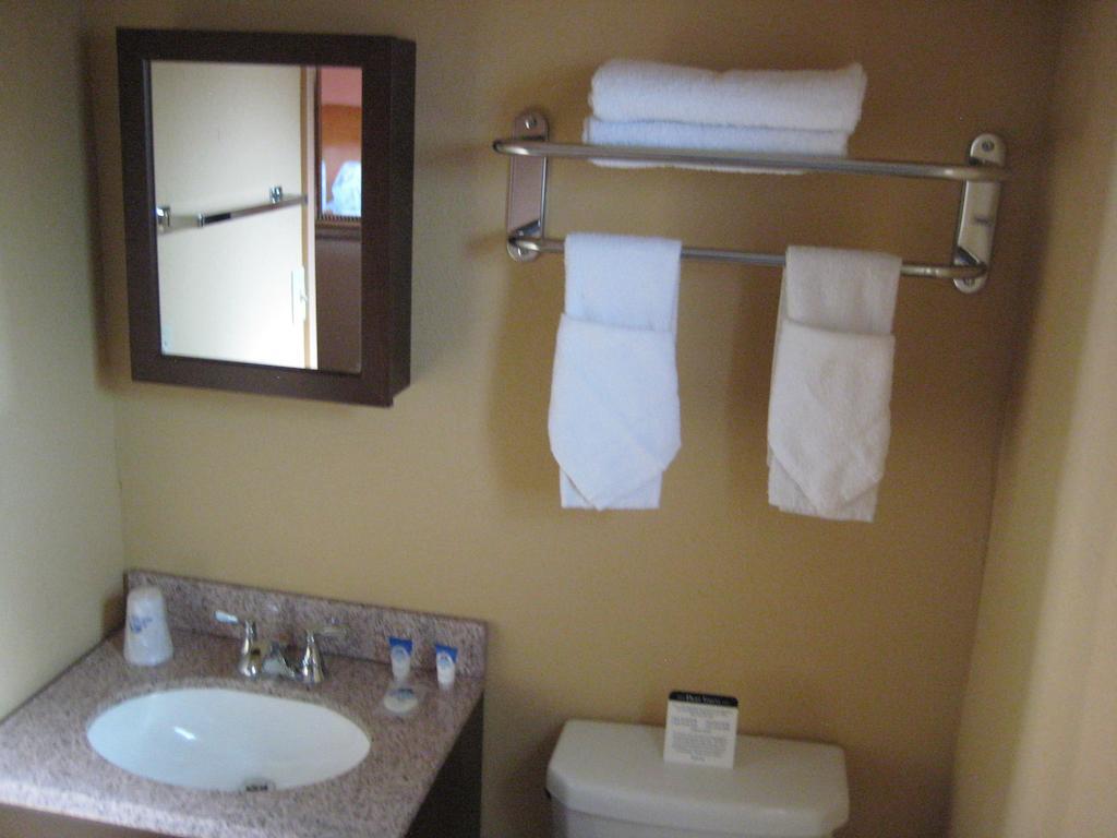 Americas Best Value Inn - Porterville Room photo