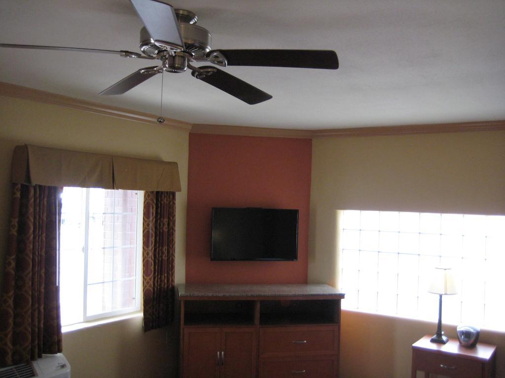 Americas Best Value Inn - Porterville Room photo