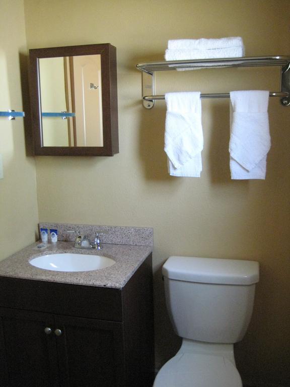 Americas Best Value Inn - Porterville Room photo