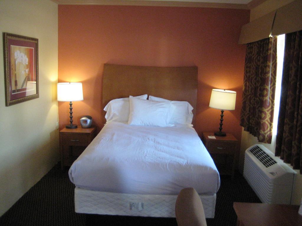 Americas Best Value Inn - Porterville Room photo