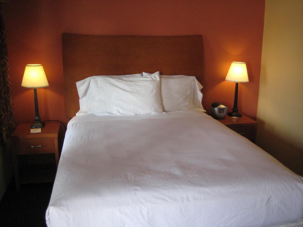 Americas Best Value Inn - Porterville Room photo