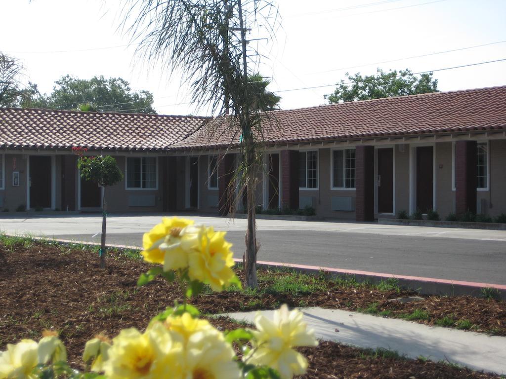 Americas Best Value Inn - Porterville Exterior photo