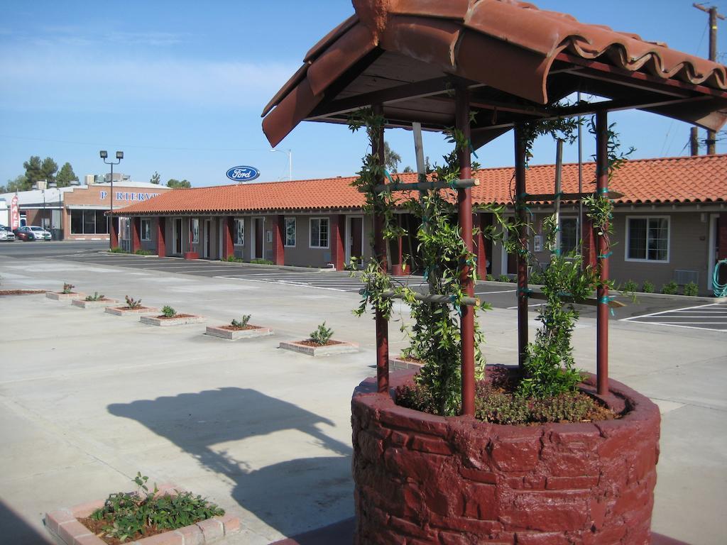 Americas Best Value Inn - Porterville Exterior photo