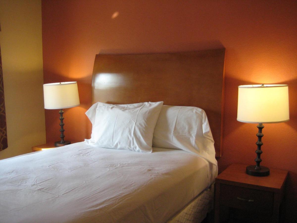 Americas Best Value Inn - Porterville Room photo